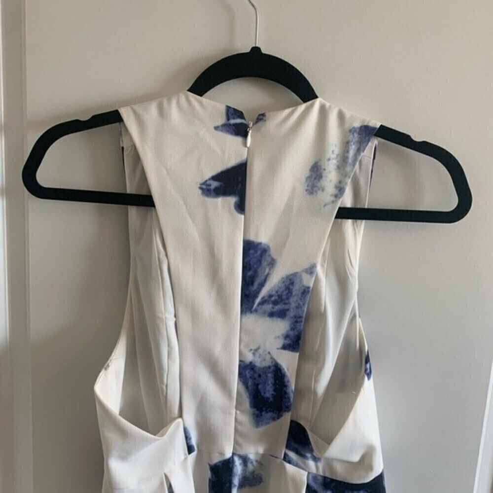 LULU’S Seeing Chic Floral V-Neck Dress Size S - Picture 9 of 14